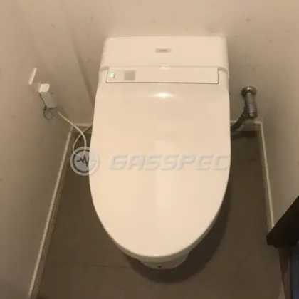 施工後の便座（TOTO TCF984C/NW1）