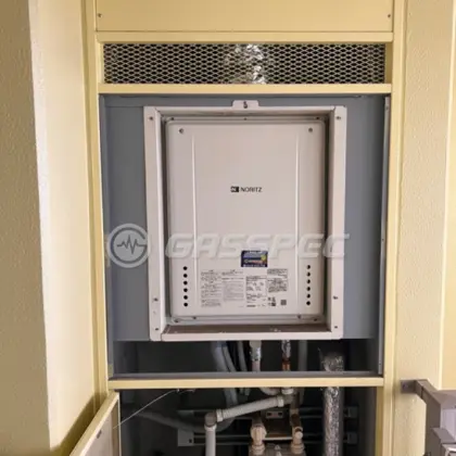 施工後の給湯器（ノーリツ GT-2460SAWX-H-2 BL）