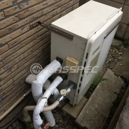 施工前の給湯器