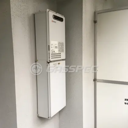 施工前の給湯器