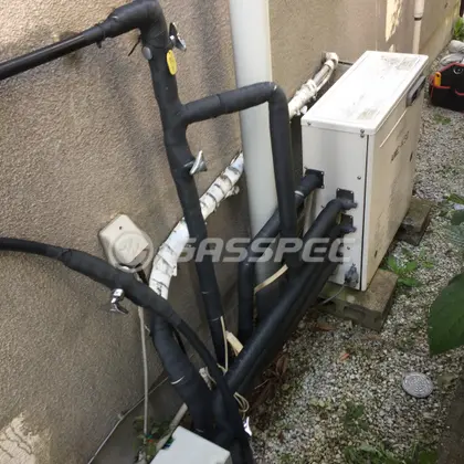 施工前の給湯器（AME-K32）