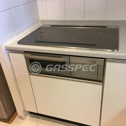 施工前のビルトインガスコンロ（KZ-MSW32B）