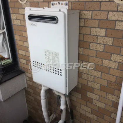 施工前の給湯器