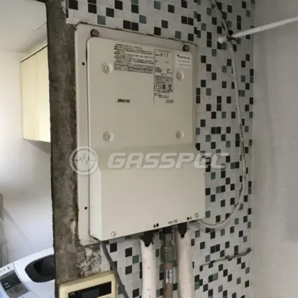 施工前の給湯器（WFK-1602）
