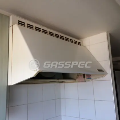 施工前のレンジフード