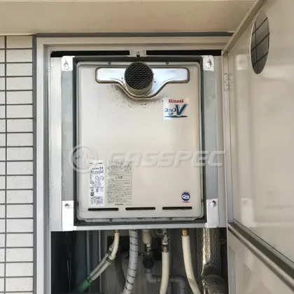 施工前の給湯器（RUF-V2405SAT）