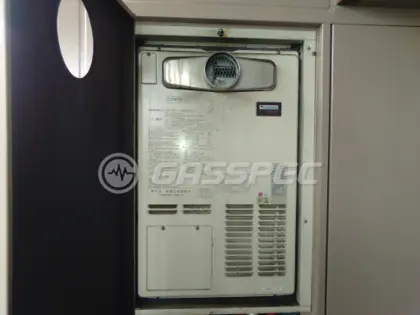 施工前の給湯器（AT-4299ARSAQ-C）