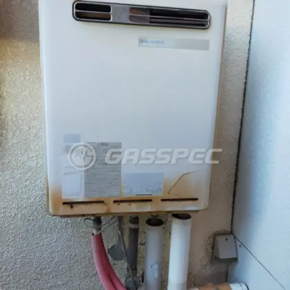 施工前の給湯器（HW-2030SA）
