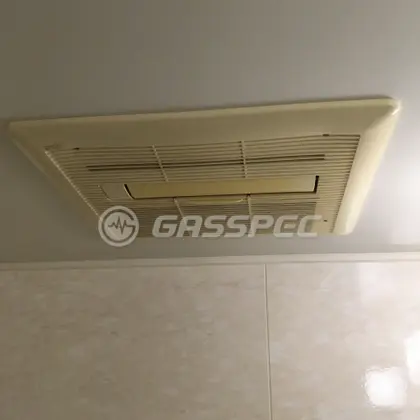 施工前の浴室乾燥機（BDV-3300UKNC-2-BL）