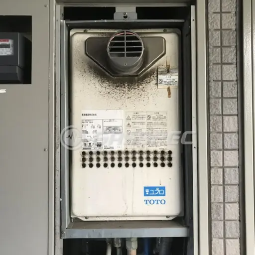 交換前の給湯器（TOTO RGE20KS57-J）