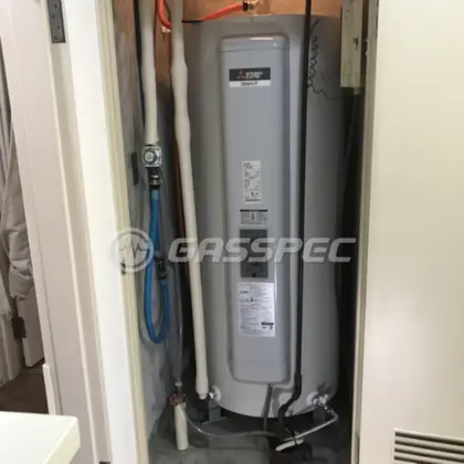 施工後の電気温水器（三菱 SRG-375GM）