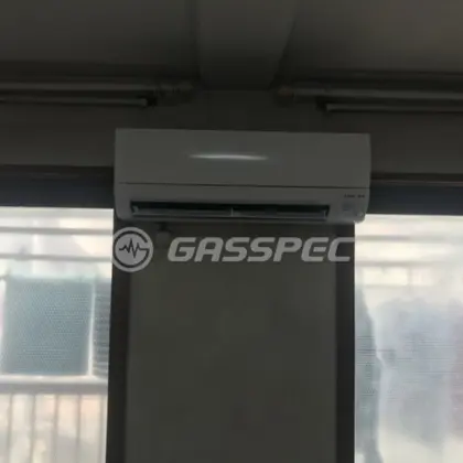 施工後のエアコン（三菱 MSZ-AXV4024S-W）
