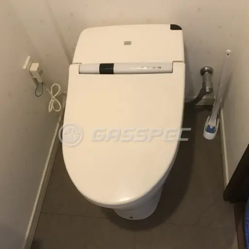 交換前の便座（TOTO TCF982F）