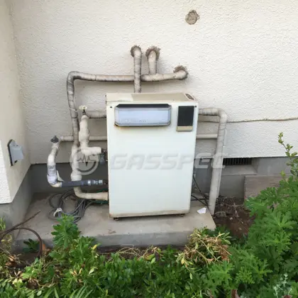 施工前の給湯器（GQ-1600RSG）