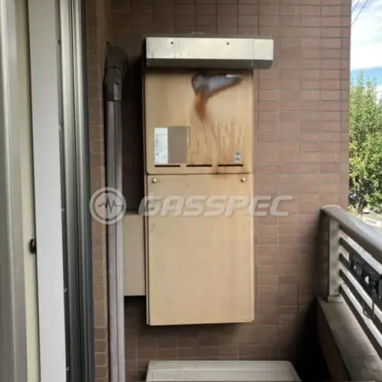 施工前の給湯器（RUF-V2401AW）