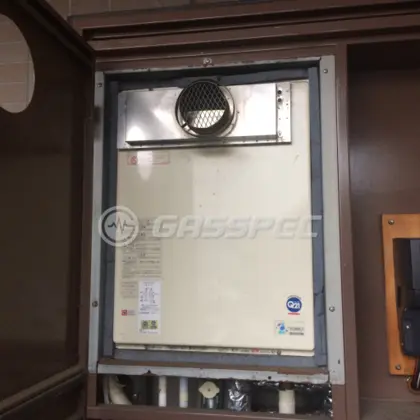 施工前の給湯器（OURB-2450AQ-T）