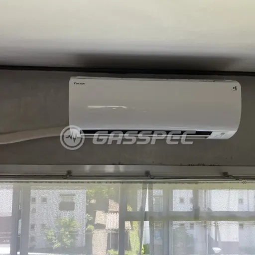 設置後のエアコン（ダイキン S283ATES-W）