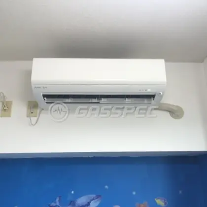 施工後のエアコン（三菱 MSZ-BXV2224-W）