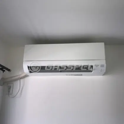 施工後のエアコン（三菱 MSZ-GV2223-W）