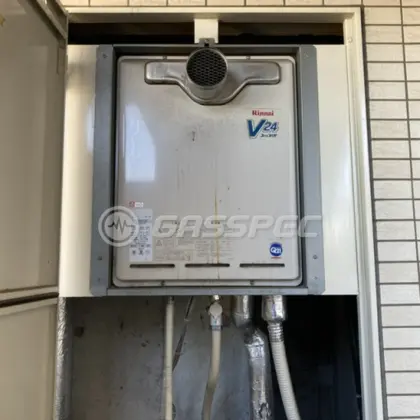 施工前の給湯器（RUF-V2400SAT-1）