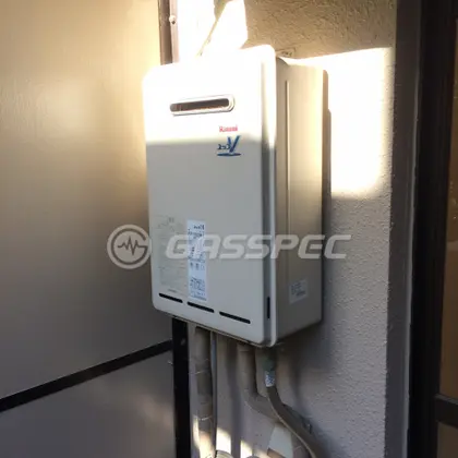 施工前の給湯器（RUX-V1615W-E）