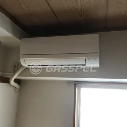 施工後のエアコン（三菱 MSZ-GV2224-W）
