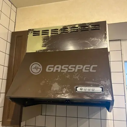 施工前のレンジフード