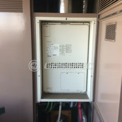 施工前の暖房熱源機（GTH-2413AWXH-H）