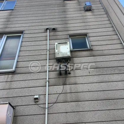 施工前の給湯器