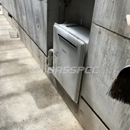施工後の給湯器（リンナイ RUF-A2400SAG(B)）