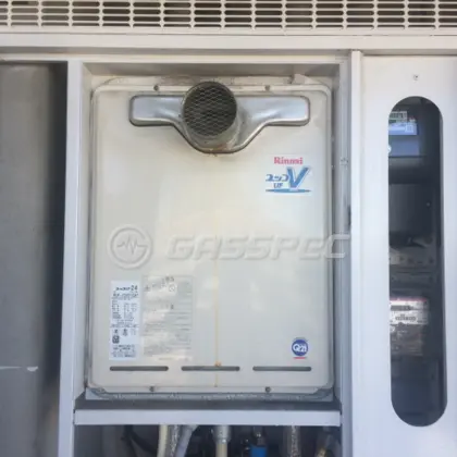 施工前の給湯器（RUF-V2401SAT）