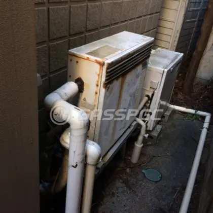 施工前の給湯器