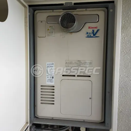 交換前の給湯器（リンナイ RUFH-V2400SAT）