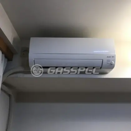 施工後のエアコン（三菱 MSZ-AXV5624S-W）