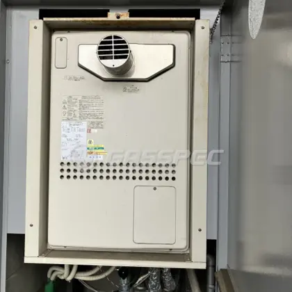 施工前の暖房熱源機（GTH-2401AWX-T）