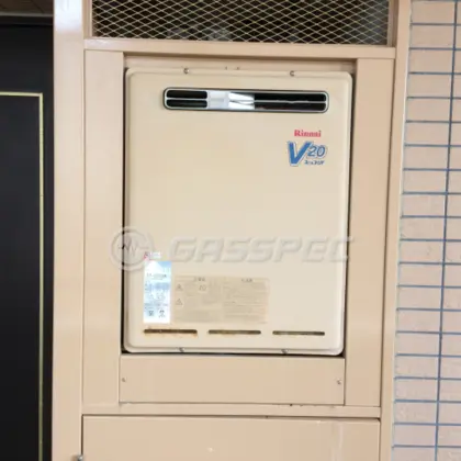 施工前の給湯器（RUF-V2000SAW-1）
