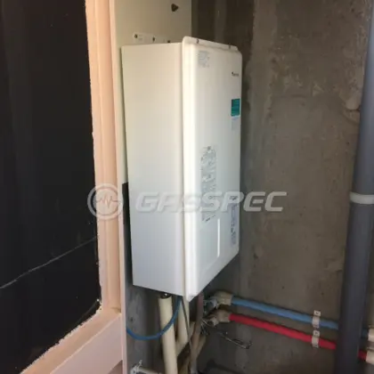 施工前の給湯器（RUX-V1612SFFBA）