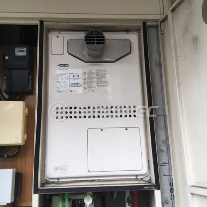 施工前の暖房熱源機（GTH-2413AWXH-T）