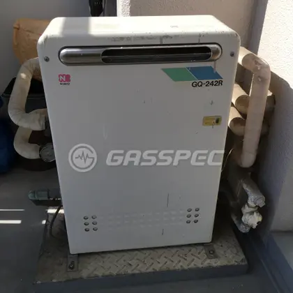 施工前の給湯器（GQ-242R）