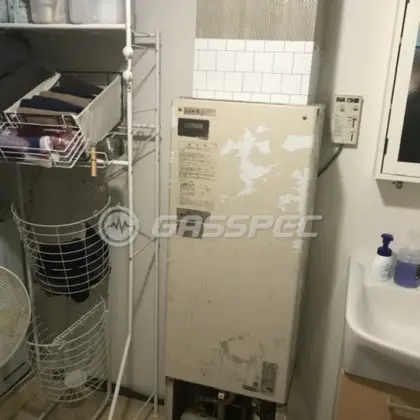 施工前の給湯器（AD-200FFA）