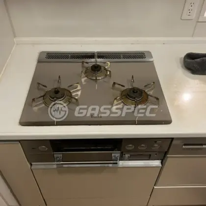 施工前のビルトインガスコンロ（RN-P863B-DXHBHR）