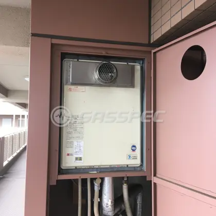 施工前の給湯器（OURB-2450SAQ-T）