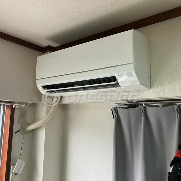設置後のエアコン（三菱 MSZ-GV2526-W）