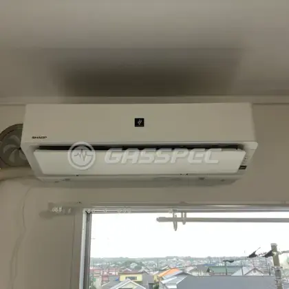 施工前のエアコン（AY-J28H-W）