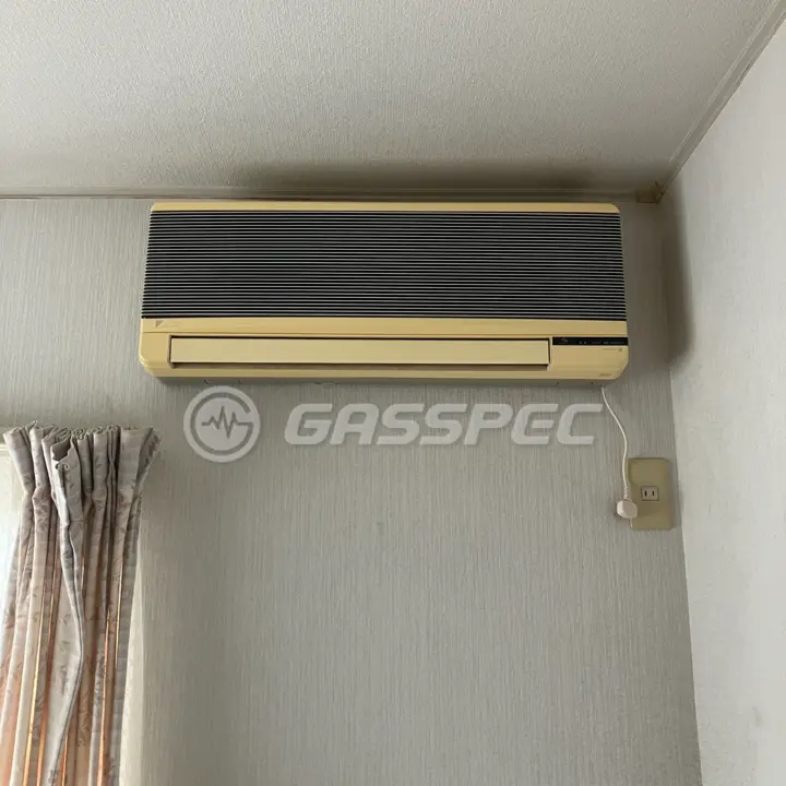 交換前のエアコン（ダイキン S221TX-W）