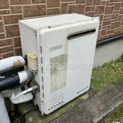 施工前の給湯器