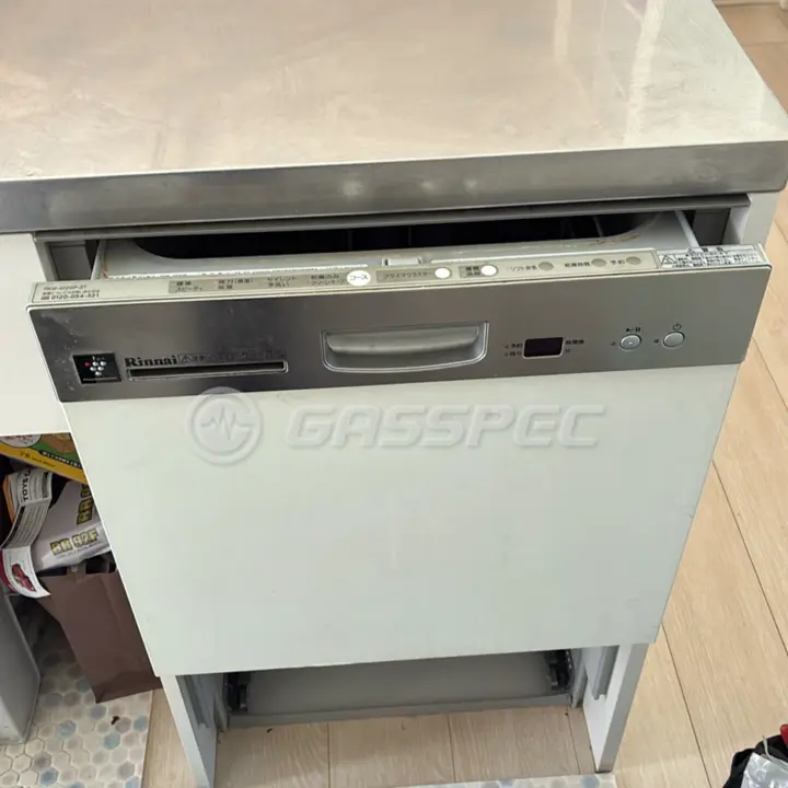 交換前のビルトイン食洗機（リンナイ RKW-402GP）
