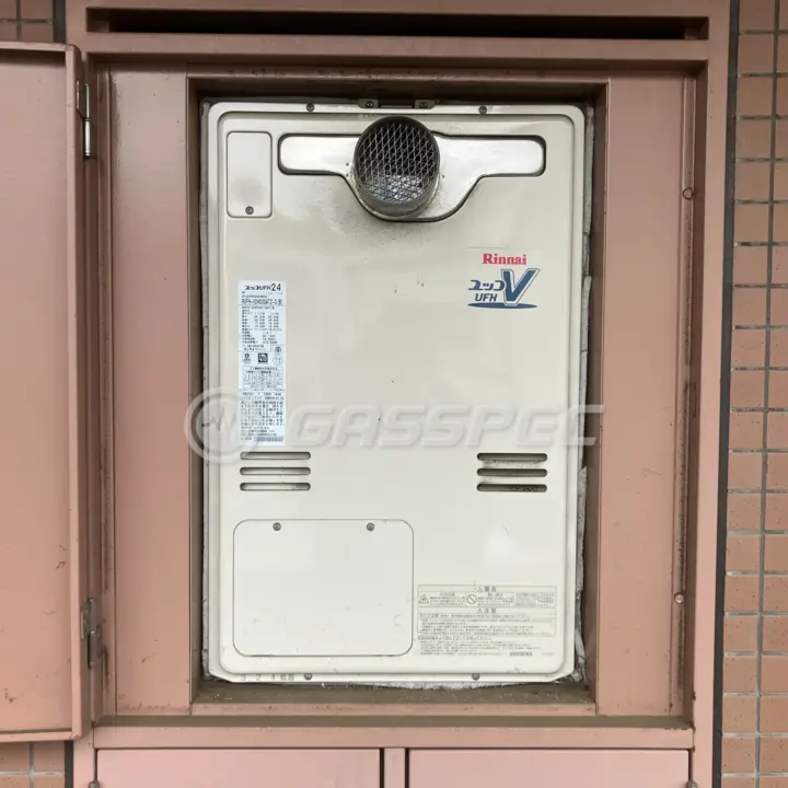 交換前の給湯器（リンナイ RUFH-V2403SAT2-3(B)）
