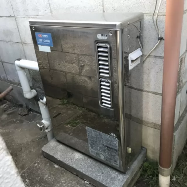 交換前の石油給湯器 長府 IBF-422DS