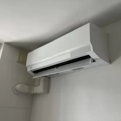 東京都港区 交換後のエアコン 東芝 RAS-2216TL